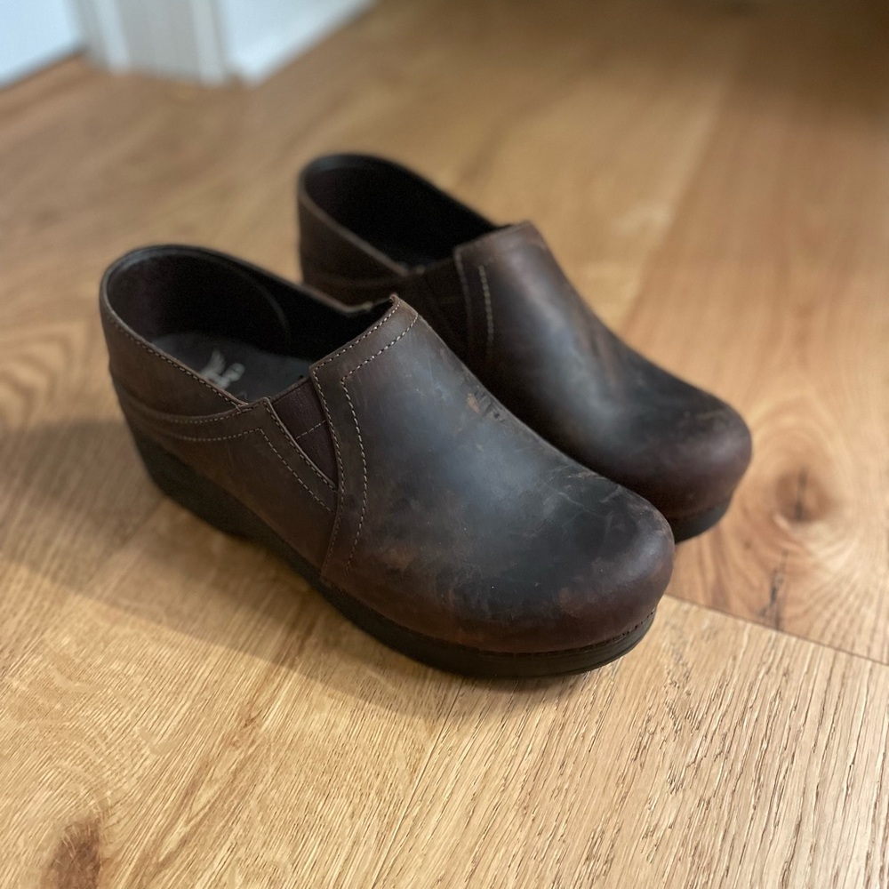 Dansko brown clogs 38